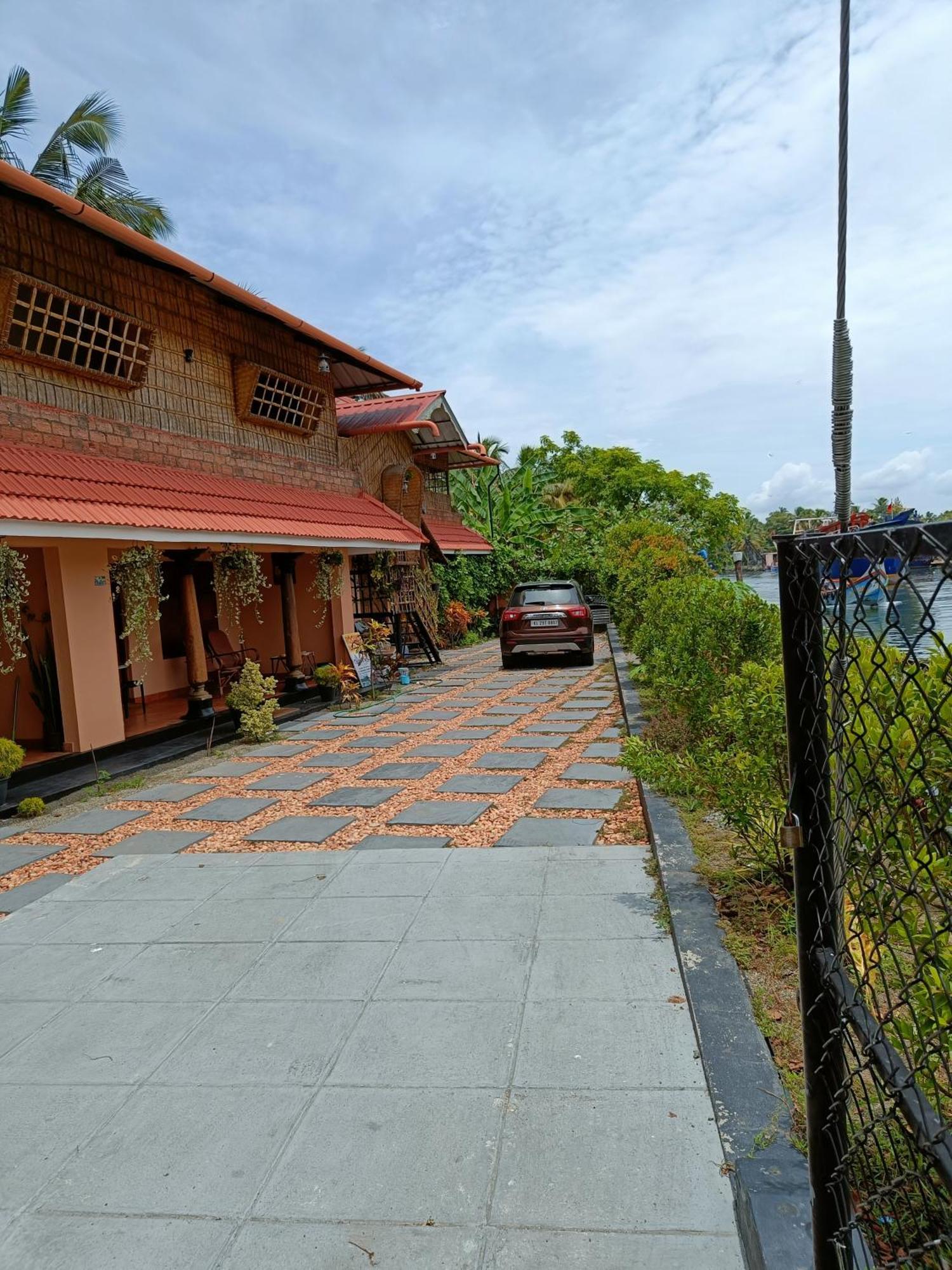 Canalview Private Cottage Azhikkal Ayiram Thengu Panmana Ngoại thất bức ảnh